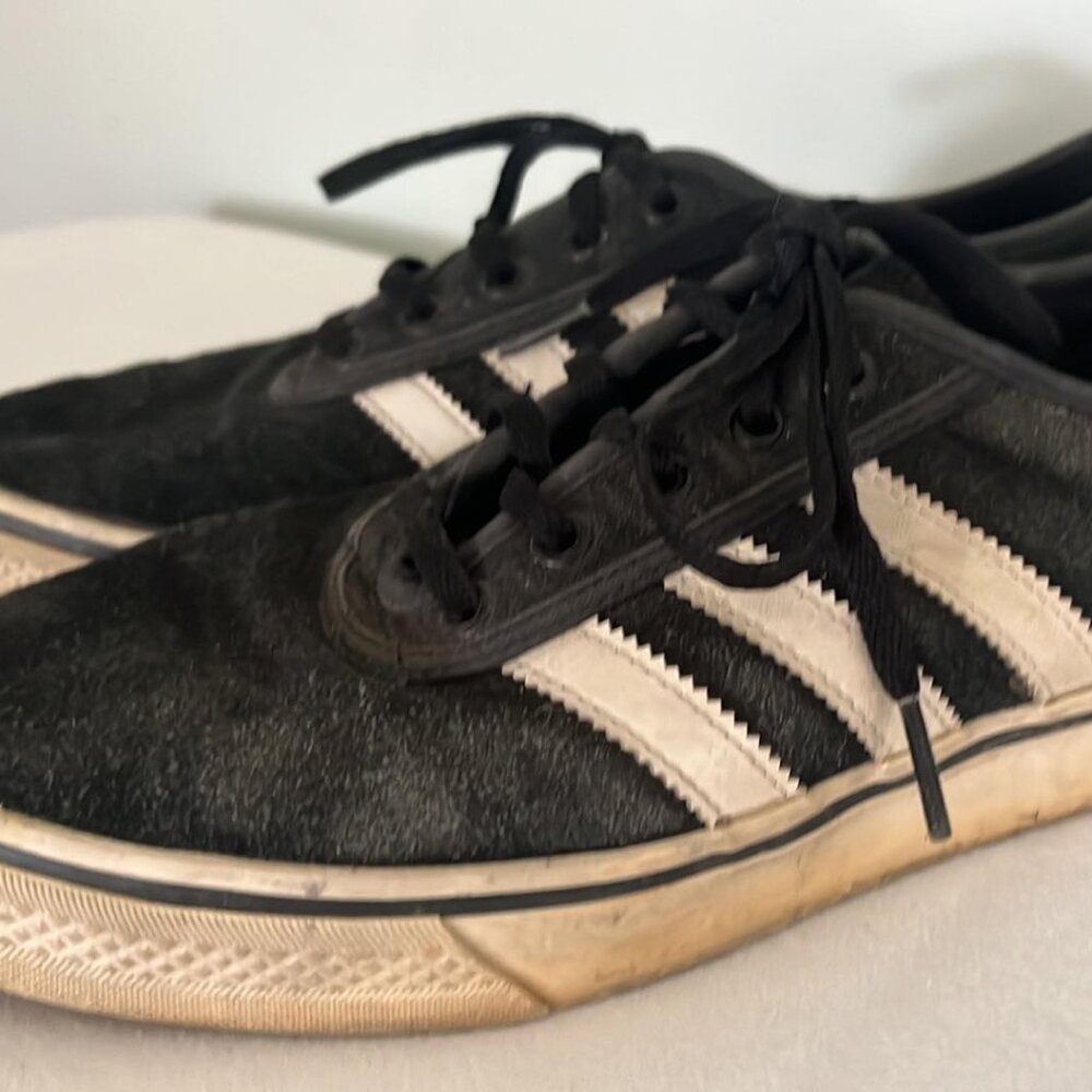 Adidas LYV 029001 suede sneakers men Distressed/Gently Broken In Skater Guy Gru